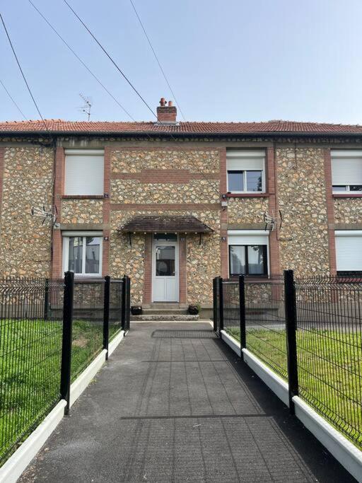 Logement 10 Minutes De Rouen Oissel Exterior foto